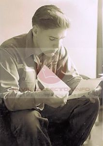 WM ARMY Elvis hair short growing out sitting head down reading papers rare scale 10