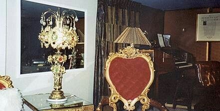 GRACELAND furniture upstairs red hearted chair.jpg