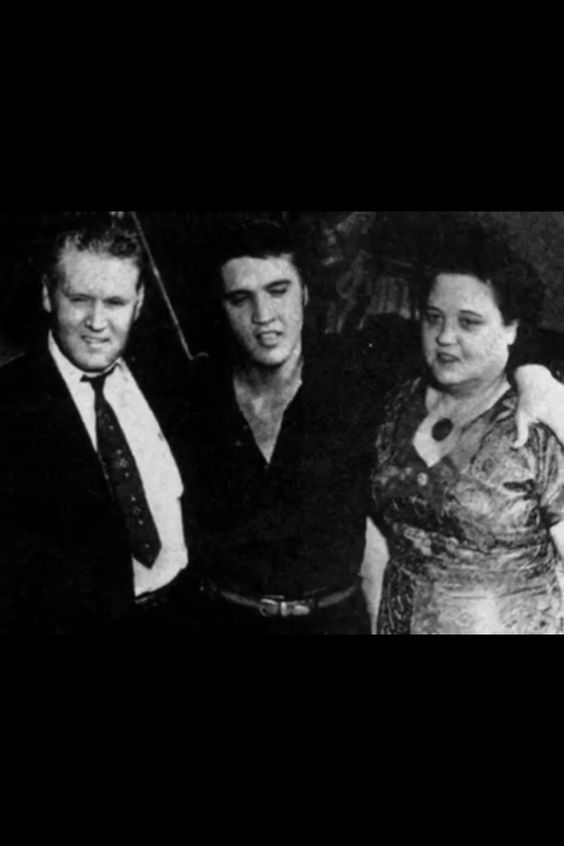 BIO Elvis with Gladys and Vernon teh WelcomeHome Tupelo concert cndidd